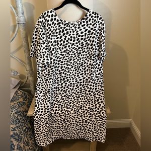Ann Taylor white cheetah print dress. Size: 14
